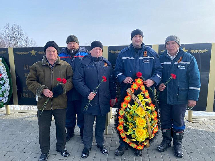 В День освобождения Каменского района от фашистской оккупации энергетики возложили цветы к Вечному огню