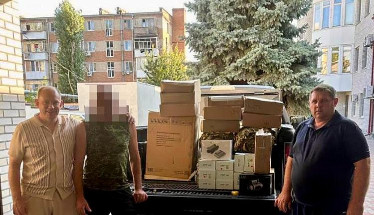 Азовские энергетики передали гуманитарную помощь бойцам СВО